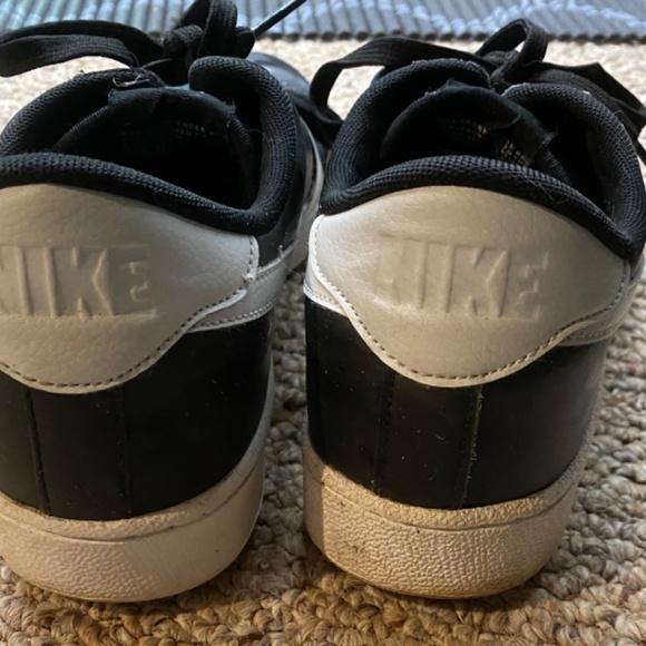Men’s Nikes - Picture 5 of 7